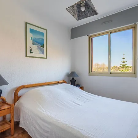 Apartment Les Caraibes By Interhome